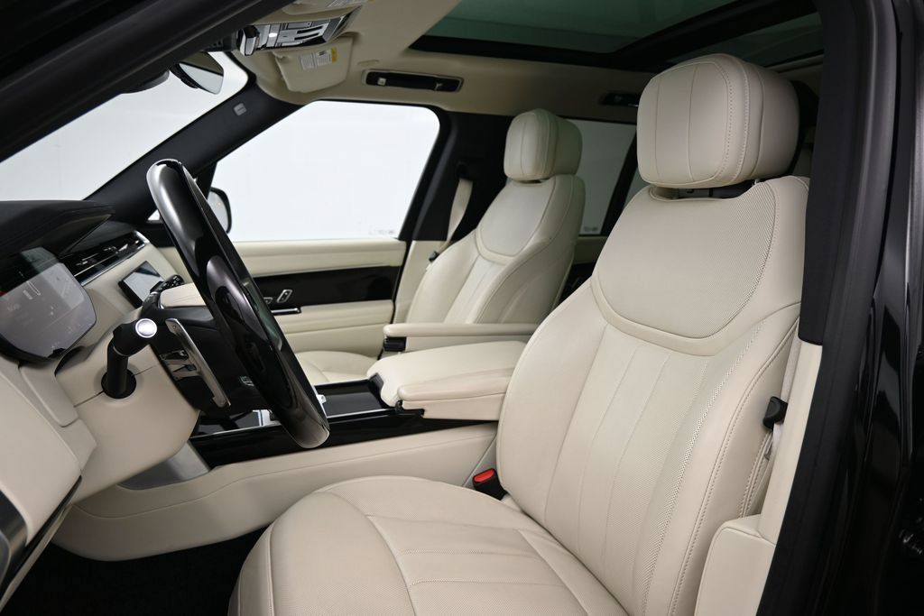 Used 2025 Land Rover Range Rover SE AWD/4WD image 5