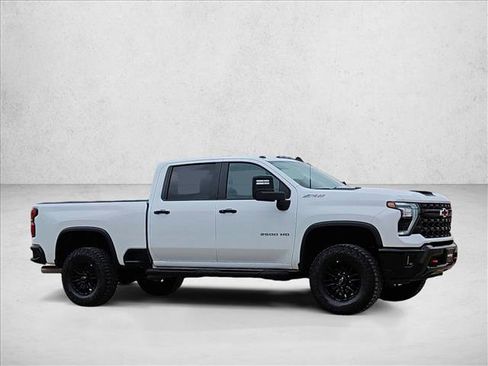 Used 2025 Chevrolet Silverado 2500 ZR2 AWD/4WD image 2
