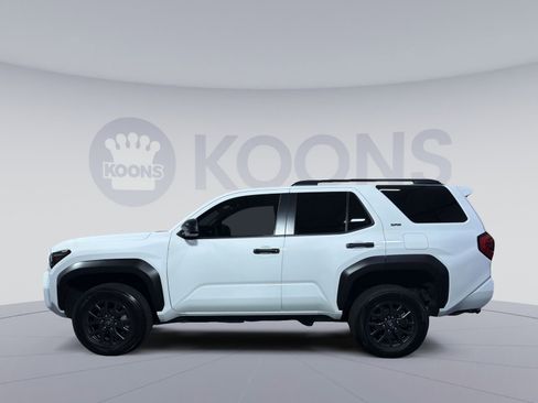 Used 2025 Toyota 4Runner SR5 AWD/4WD image 2