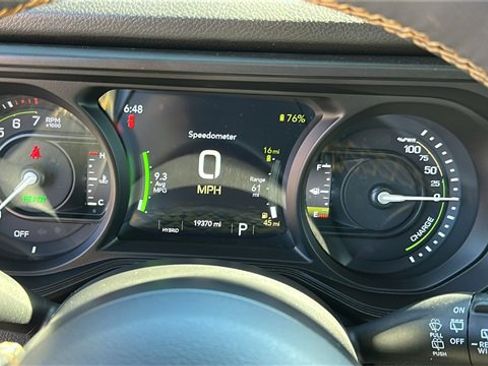 Used 2024 Jeep Wrangler Unlimited image 16