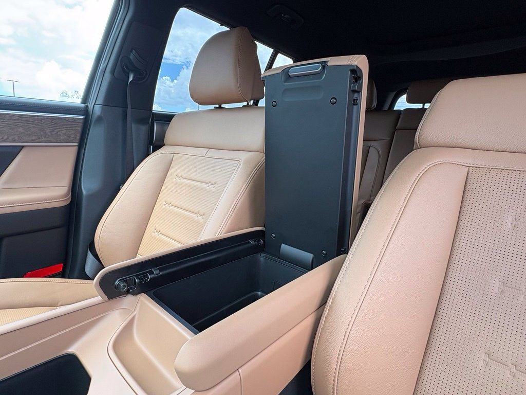 New 2027 Hyundai Santa Fe Limited FWD image 12