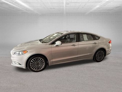 Used 2017 Ford Fusion SE w/ Fusion SE Technology Package FWD image 4