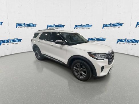 Used 2025 Ford Explorer Active w/ Active Comfort Package AWD/4WD image 3