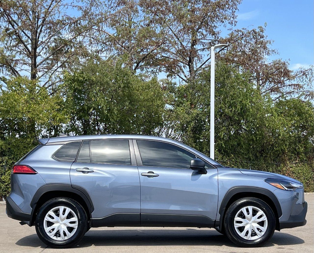 Used 2025 Toyota Corolla Cross L FWD image 3