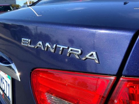 Used 2010 Hyundai Elantra GLS FWD image 9