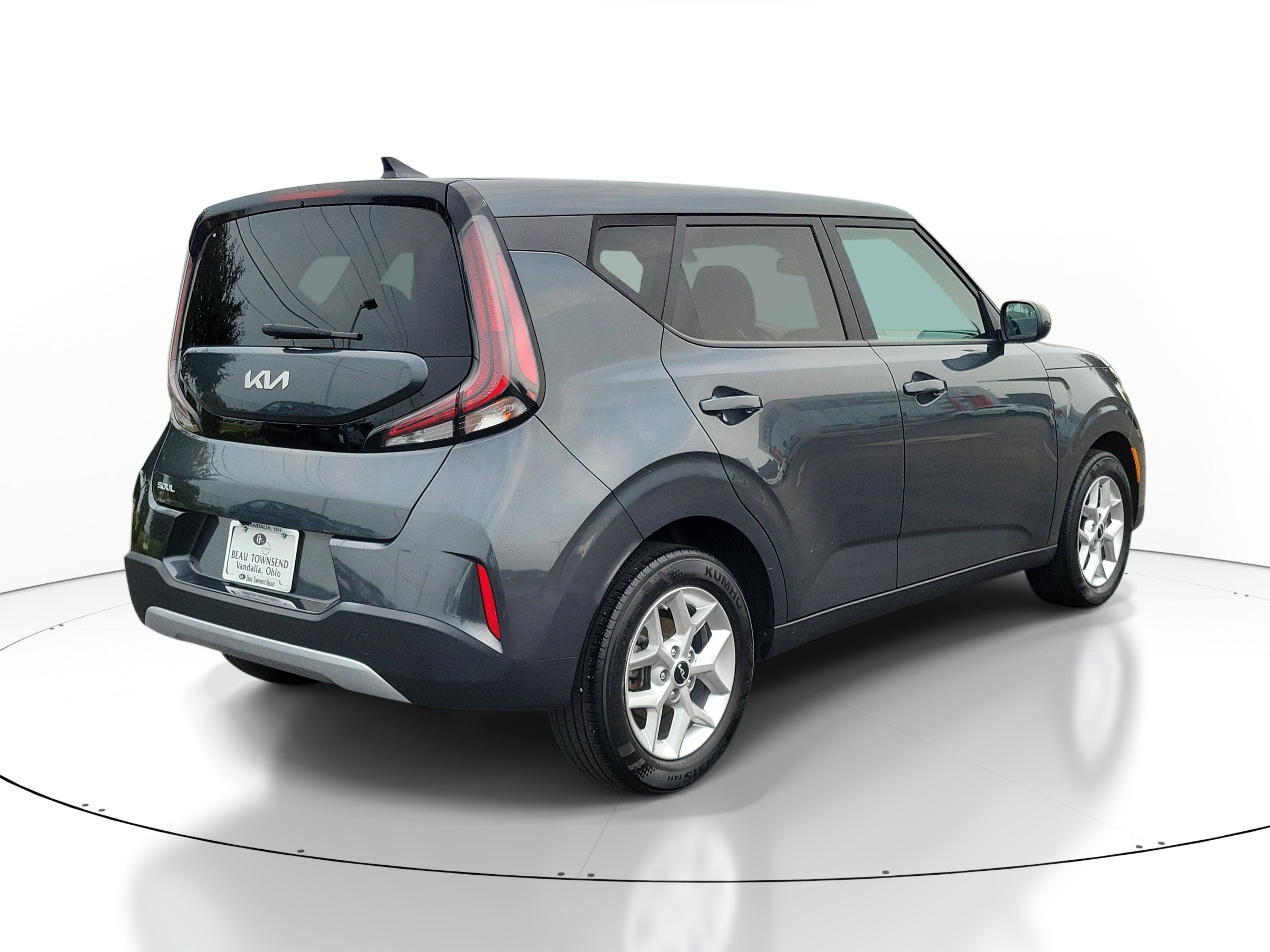 Used 2024 Kia Soul LX w/ Option Group 015 FWD image 4