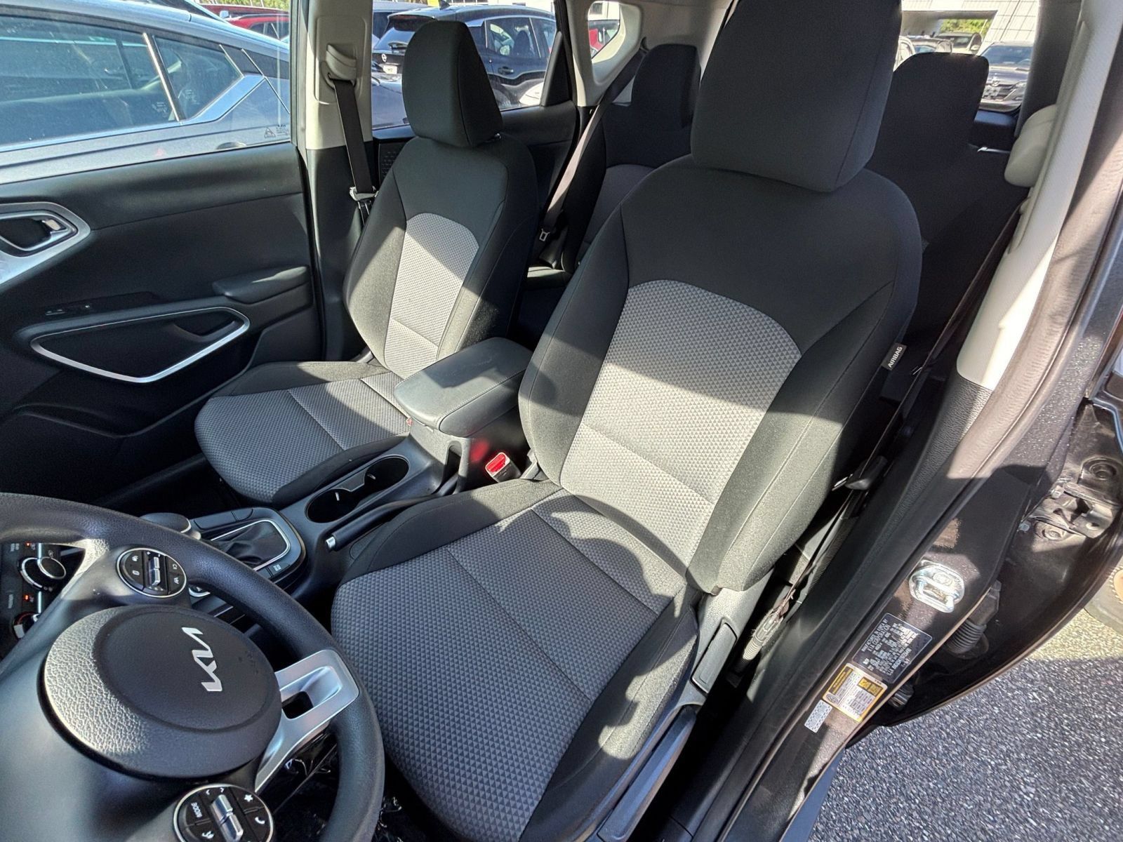 Used 2025 Kia Soul LX w/ LX Technology Package FWD image 33