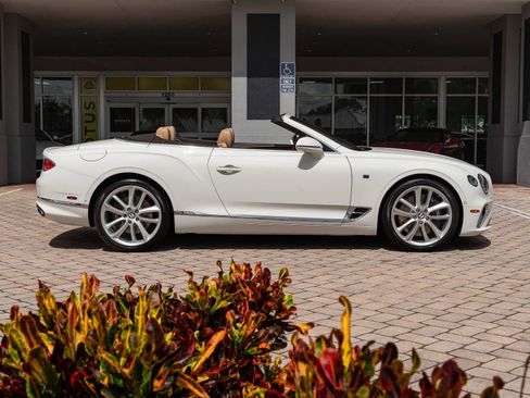Used 2020 Bentley Continental GT image 27