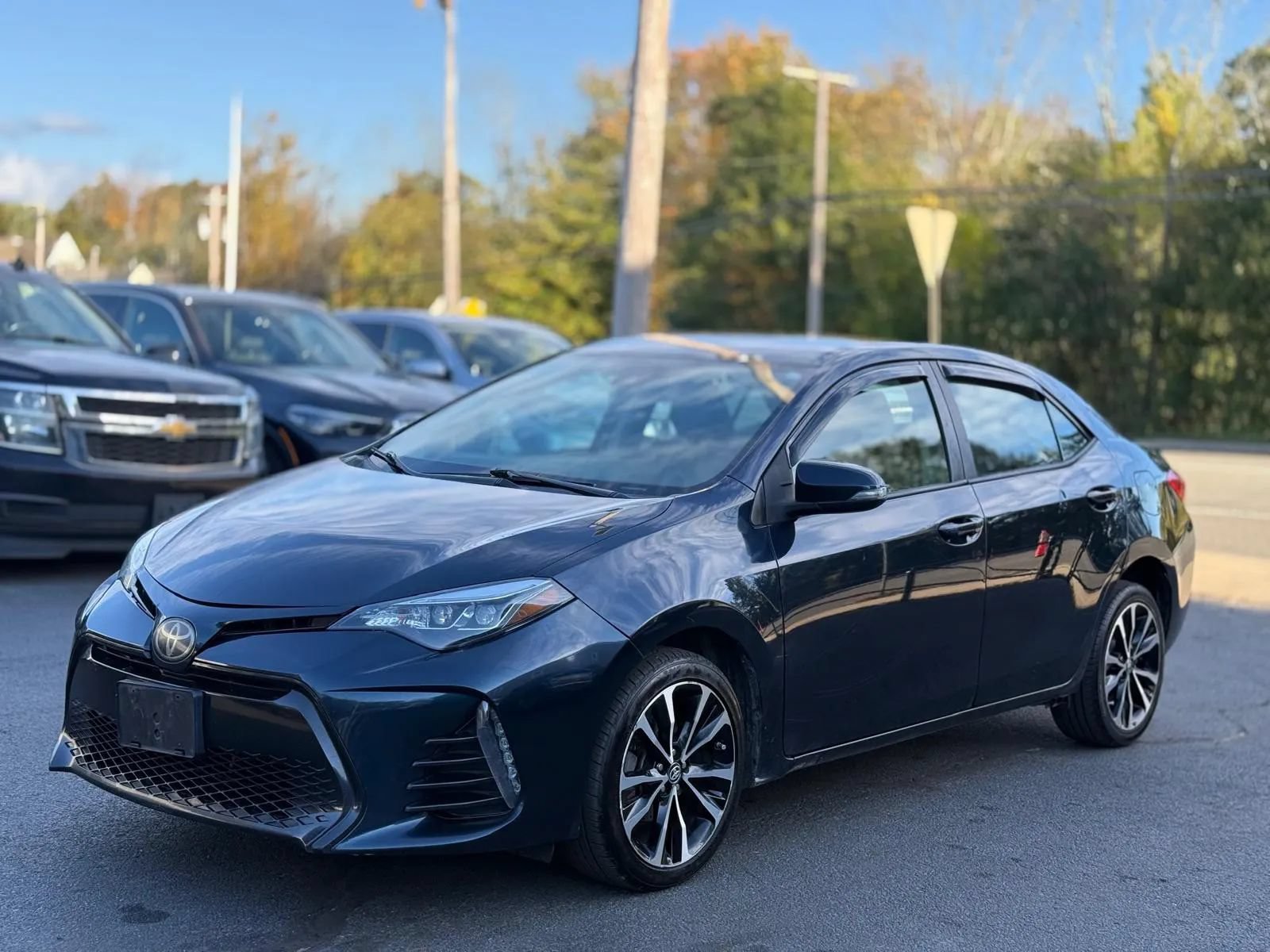 Used 2019 Toyota Corolla SE w/ Carpet Mat Package (TMS) FWD image 2