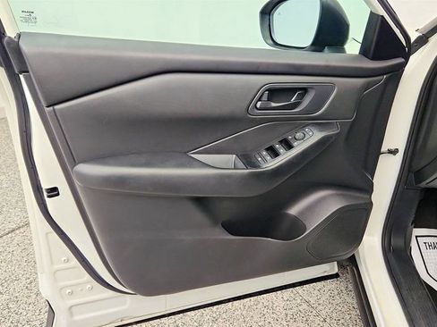 Used 2024 Nissan Rogue S FWD image 10