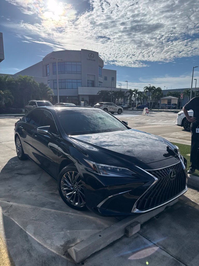 Used 2025 Lexus ES 300h Ultra Luxury w/ Accessory Package (Z1) FWD image 1