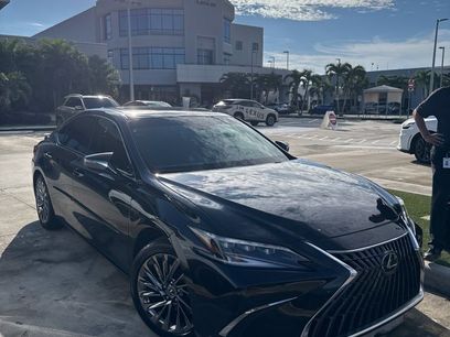 Used 2025 Lexus ES 300h Ultra Luxury w/ Accessory Package (Z1)