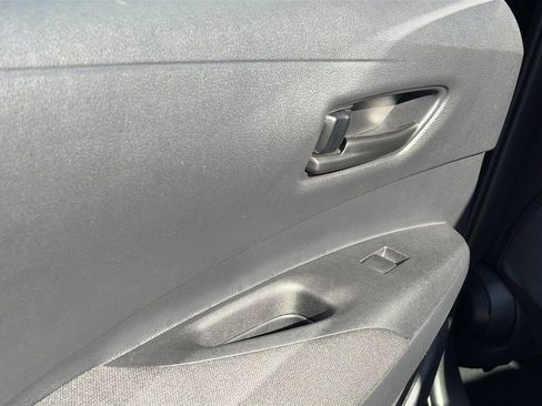 Used 2025 Toyota Corolla LE image 28