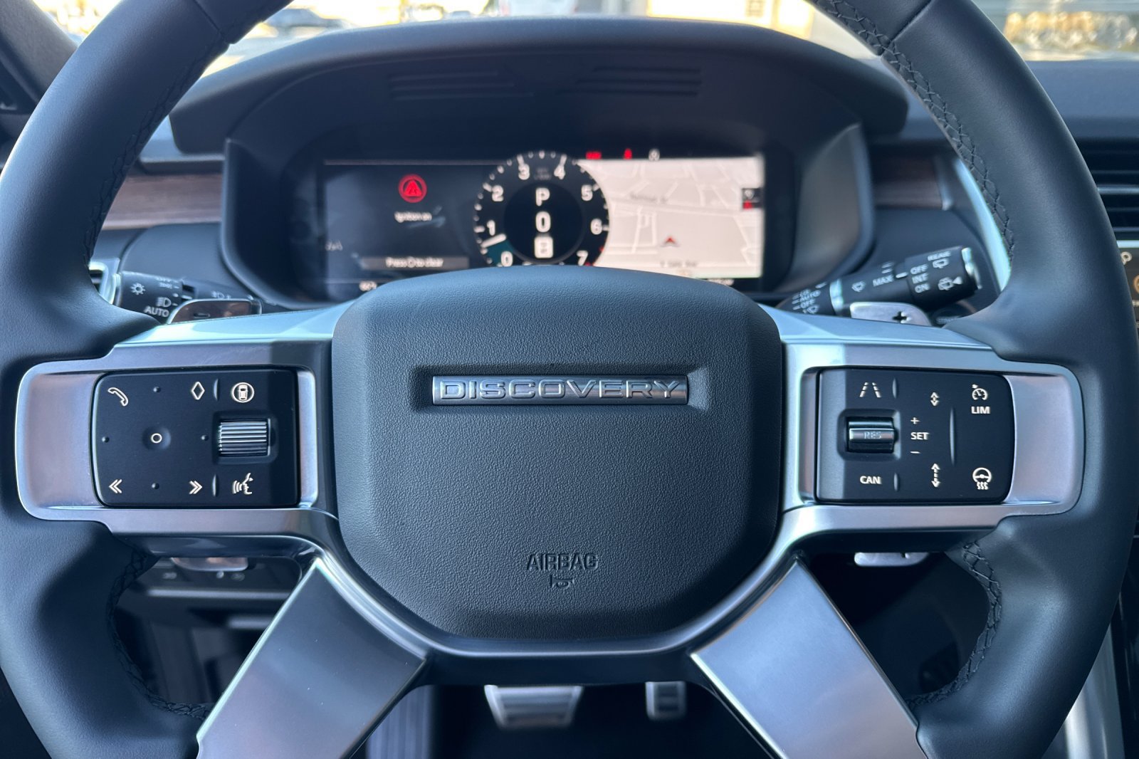 Used 2025 Land Rover Discovery Dynamic SE AWD/4WD image 28