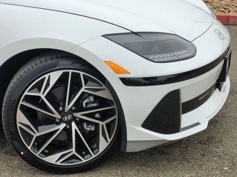 Certified 2025 Hyundai Ioniq 6 SEL image 16