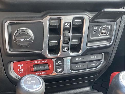 Used 2021 Jeep Wrangler Unlimited Rubicon AWD/4WD image 30