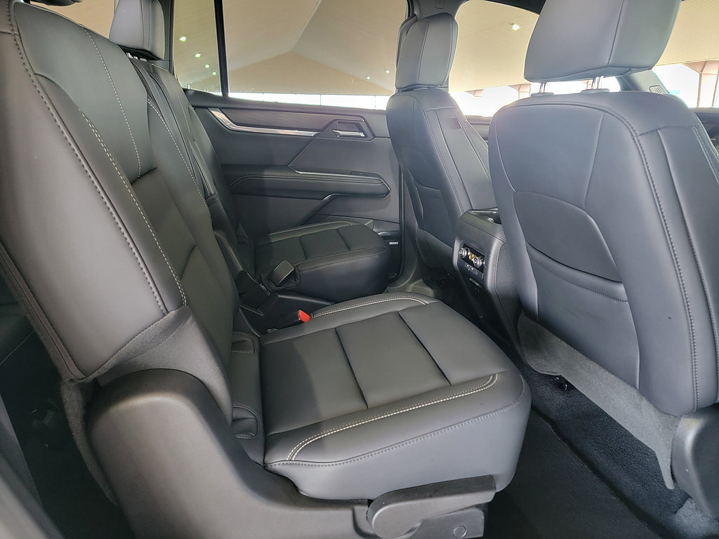 Used 2026 GMC Acadia Elevation w/ Elevation Premium Package AWD/4WD image 7