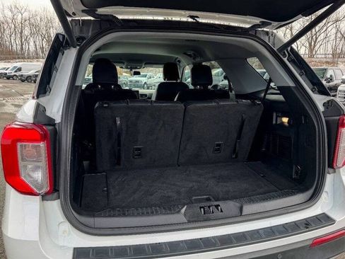 Used 2022 Ford Explorer XLT w/ Equipment Group 202A AWD/4WD image 17