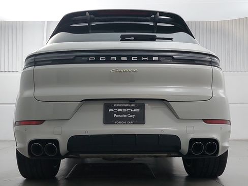 Certified 2025 Porsche Cayenne E-Hybrid AWD/4WD image 6