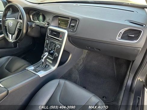 Used 2015 Volvo V60 T5 Premier image 2