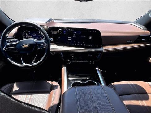 Certified 2025 Chevrolet Suburban High Country image 16