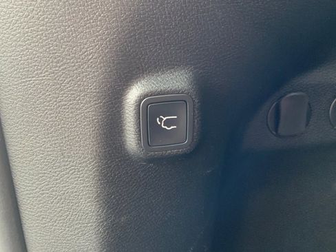 Used 2019 Jeep Cherokee Limited image 31