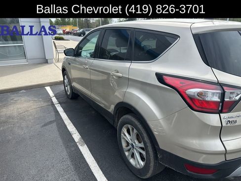 Used 2017 Ford Escape SE w/ SE Cold Weather Package AWD/4WD image 4