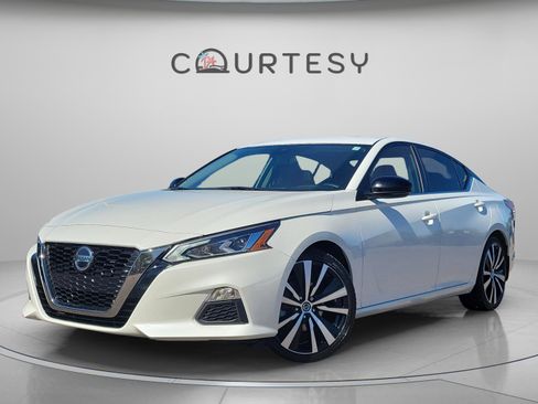 Used 2021 Nissan Altima 2.5 SR w/ SR Premium Package image 1