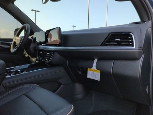 New 2026 Chevrolet Suburban Premier image 27