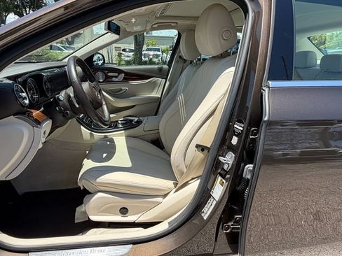 Used 2018 Mercedes-Benz E 300 4MATIC image 13