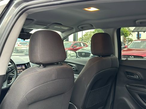 Used 2020 Chevrolet Trax LT image 17