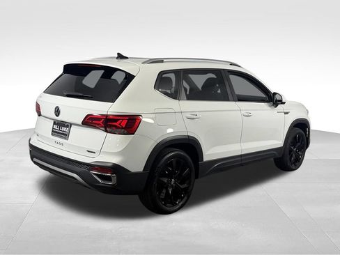 Used 2023 Volkswagen Taos SE w/ Panoramic Sunroof Package AWD/4WD image 6