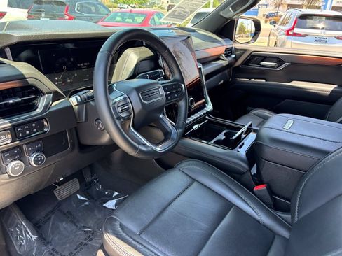 Used 2025 GMC Yukon XL Denali AWD/4WD image 16