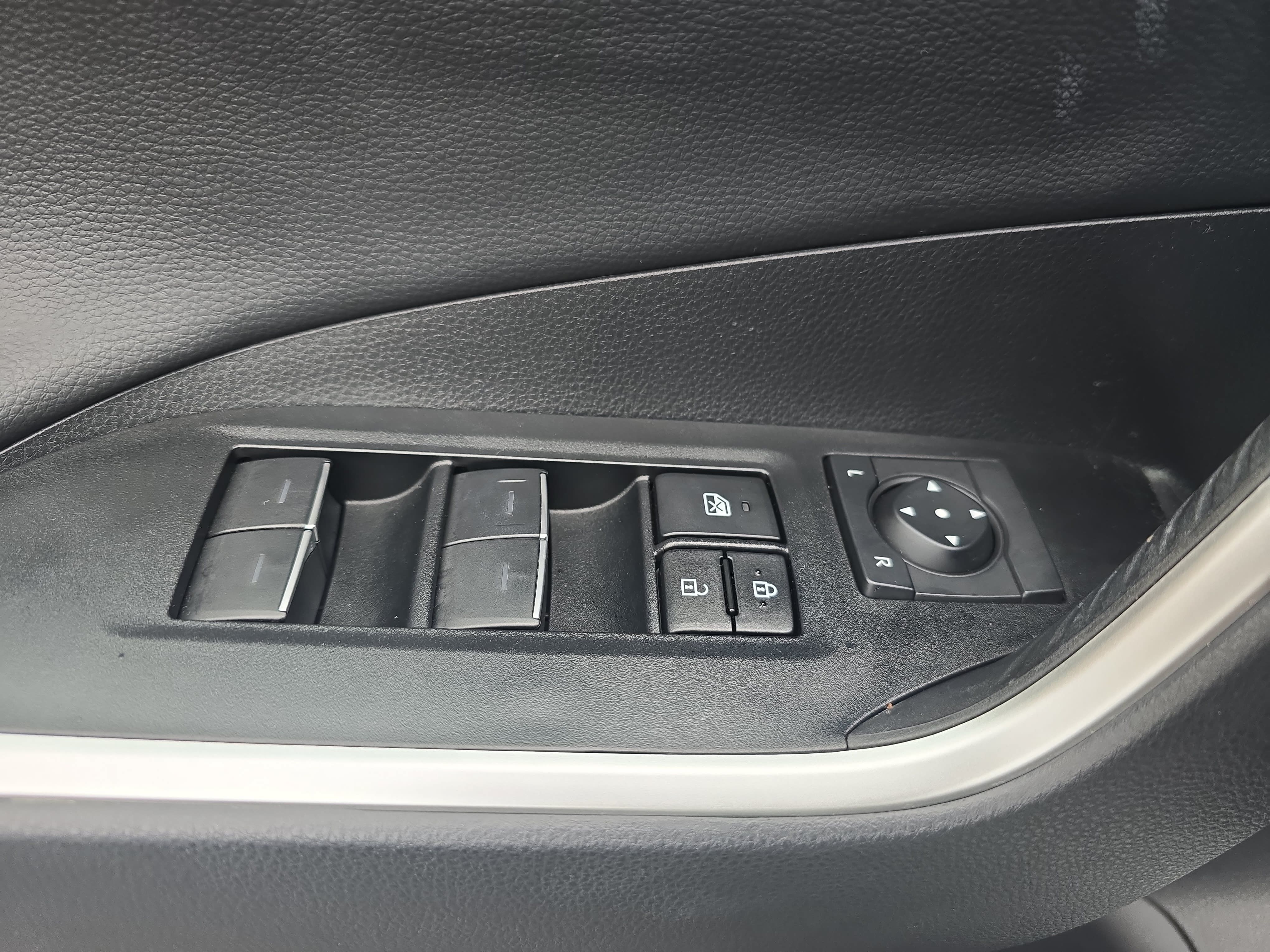 Used 2024 Toyota RAV4 XSE AWD/4WD image 28