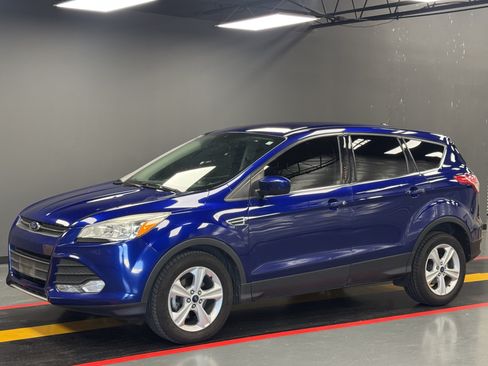 Used 2015 Ford Escape SE FWD image 1