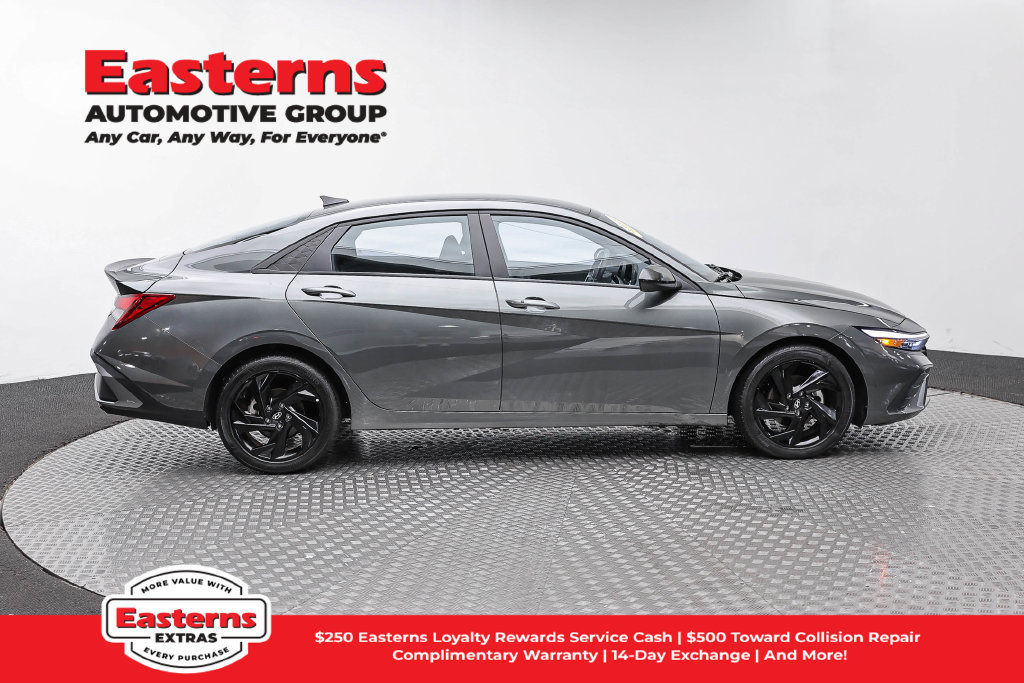 Used 2026 Hyundai Elantra Sport FWD image 5