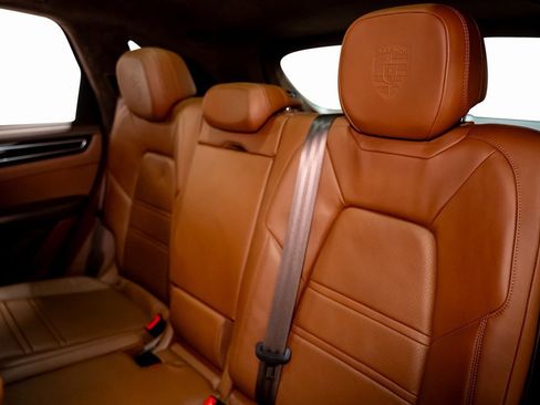 Used 2021 Porsche Cayenne Turbo image 33