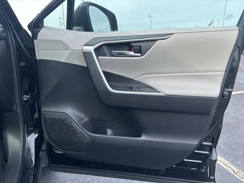 Certified 2022 Toyota RAV4 XLE Premium image 10