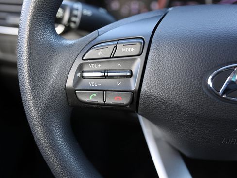 Used 2018 Hyundai Elantra GT image 31