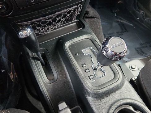 Used 2018 Jeep Wrangler Unlimited Sahara AWD/4WD image 39