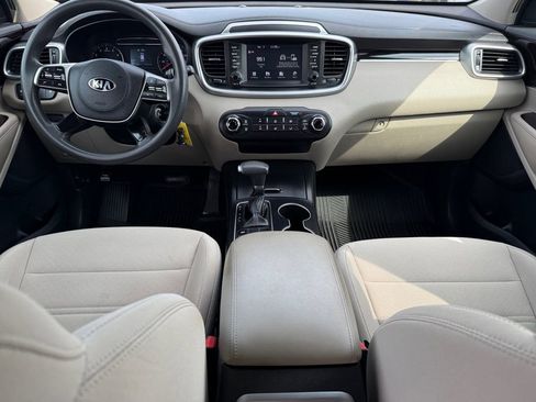 Used 2020 Kia Sorento LX FWD image 13