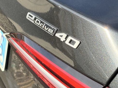 Used 2026 BMW i5 eDrive40 w/ Premium Package RWD image 8