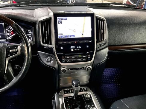 Certified 2017 Toyota Land Cruiser image 6