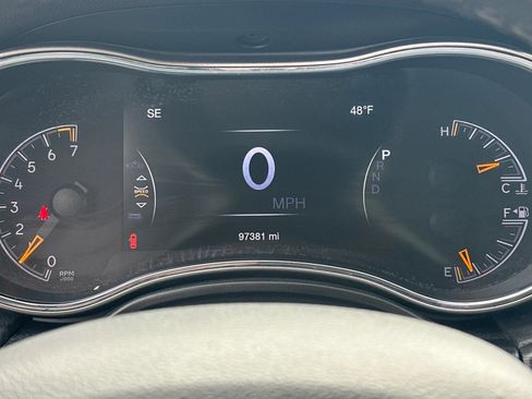 Used 2024 Jeep Grand Cherokee Limited image 17