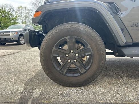 Used 2022 Jeep Wrangler Unlimited Sahara AWD/4WD image 10