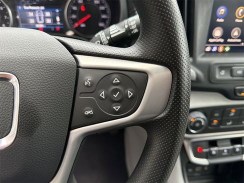 Used 2024 GMC Terrain SLE image 28