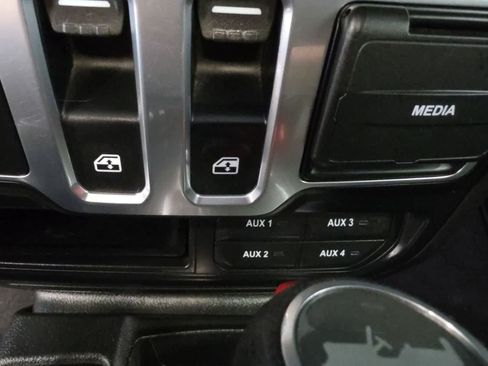 Used 2020 Jeep Wrangler Sport AWD/4WD image 21