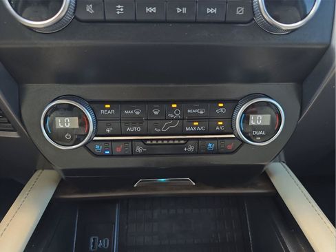 Used 2021 Ford Expedition Platinum AWD/4WD image 21