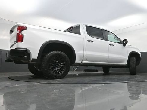 Used 2022 Chevrolet Silverado 1500 ZR2 w/ Technology Package AWD/4WD image 35
