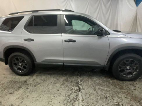 Used 2025 Honda Pilot TrailSport image 4